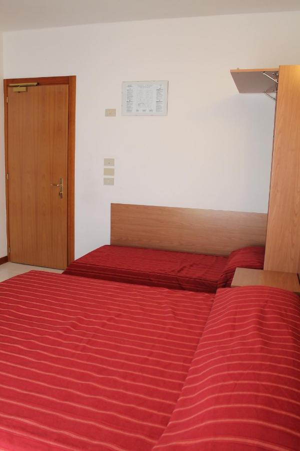 Hotel Vienna Caorle Exterior foto