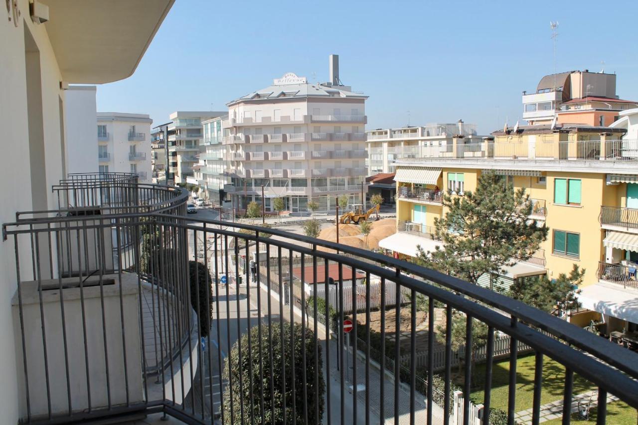 Hotel Vienna Caorle Exterior foto