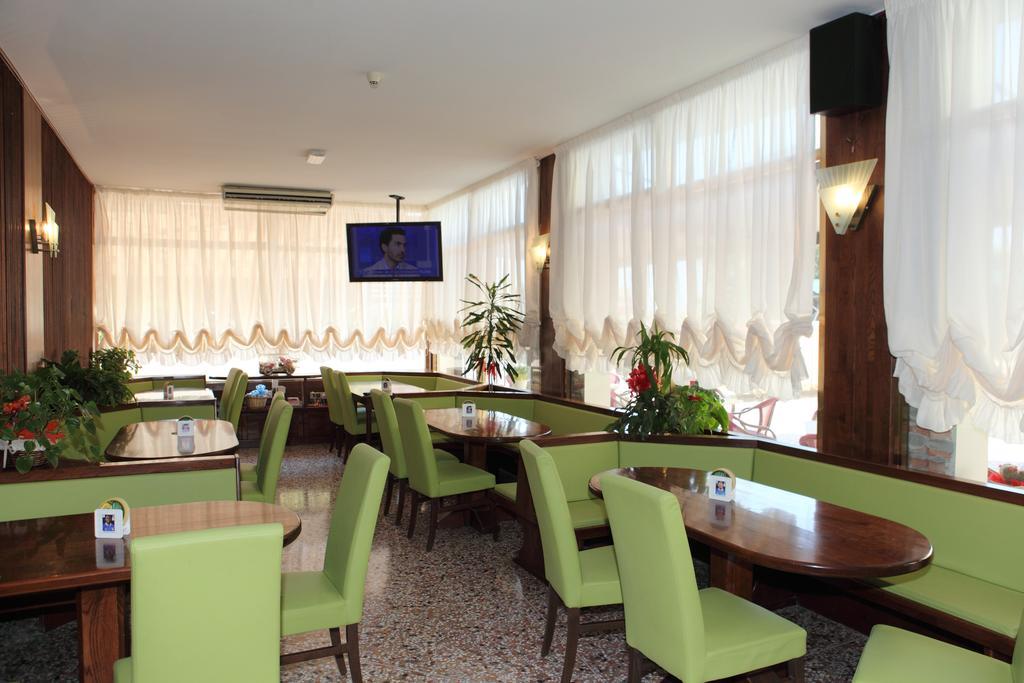 Hotel Vienna Caorle Exterior foto