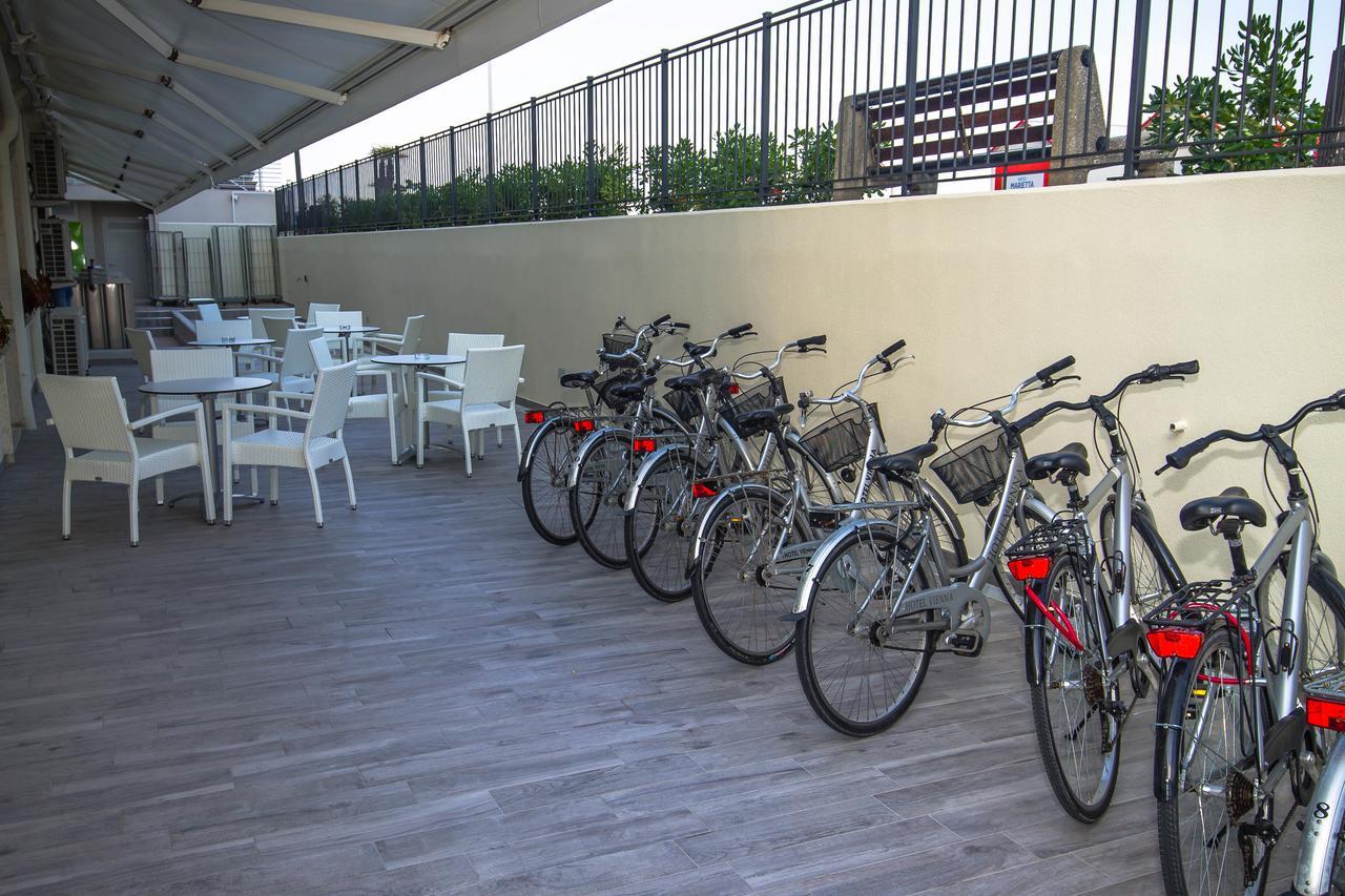 Hotel Vienna Caorle Exterior foto
